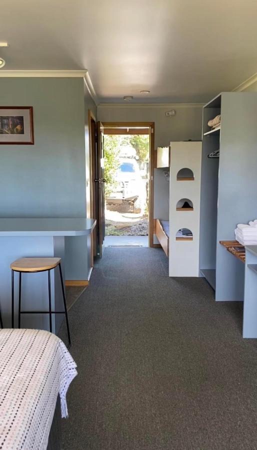 Gordon Gateway Motel Strahan Buitenkant foto